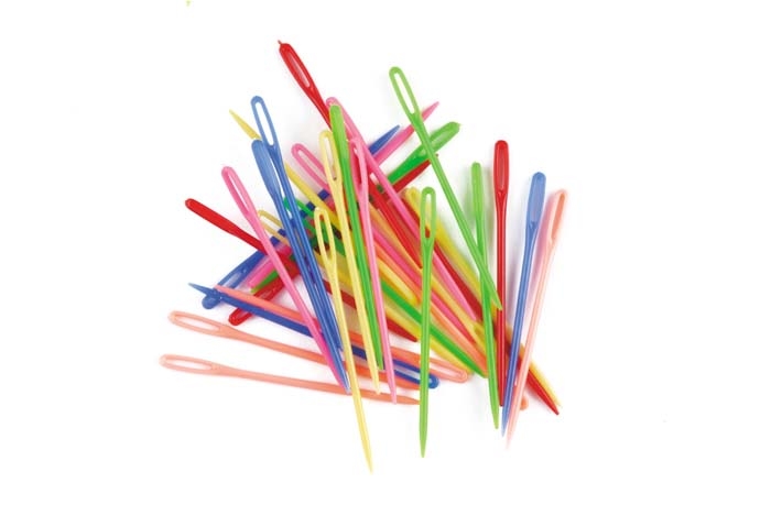 Plastic Needles Multi-Colour Pack of 32